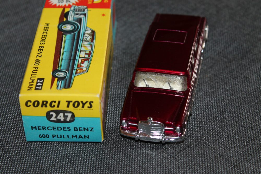 mercedes-benz-pullman-maroon-corgi-toys-247-front