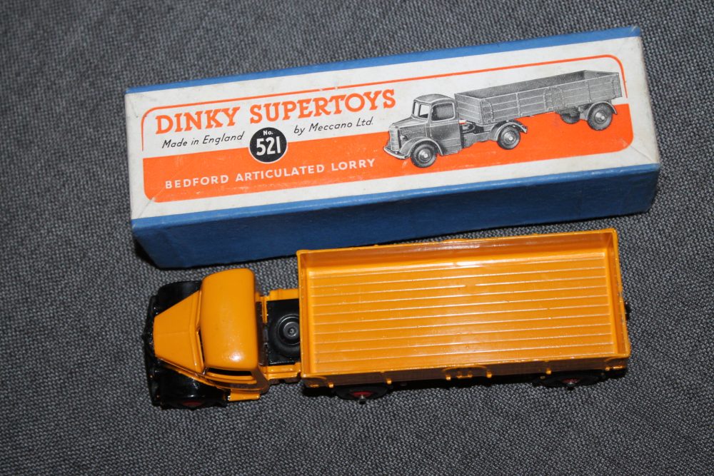 bedford-articulated-lorry-yellow-dinky-toys-521-top