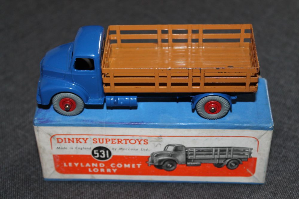comet-stake-lorry-blue-and-brown-dinky-toys-531