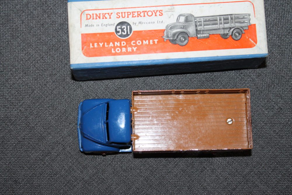 comet-stake-lorry-blue-and-brown-dinky-toys-531-top
