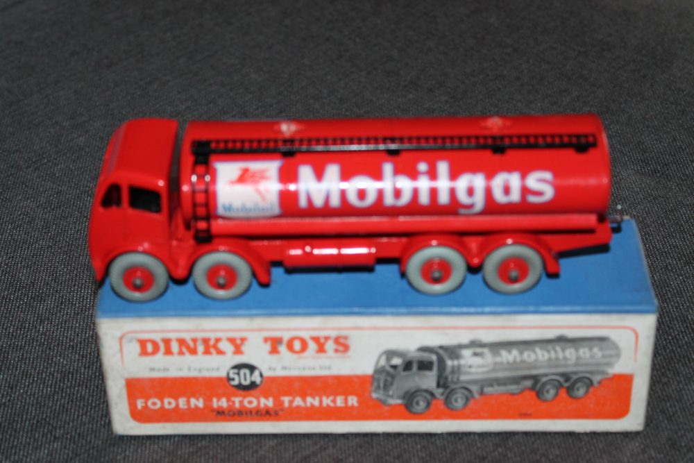 foden-2nd-cab-mobilgas-tanker-1st-issue-dinky-toys-504