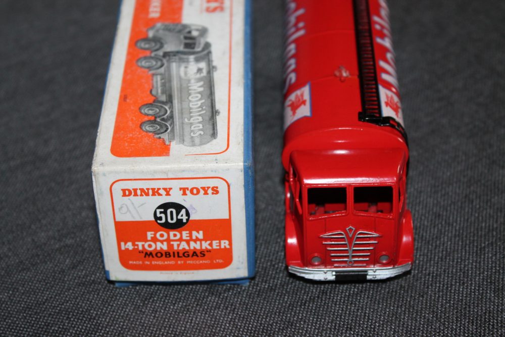 foden-2nd-cab-mobilgas-tanker-1st-issue-dinky-toys-504-front