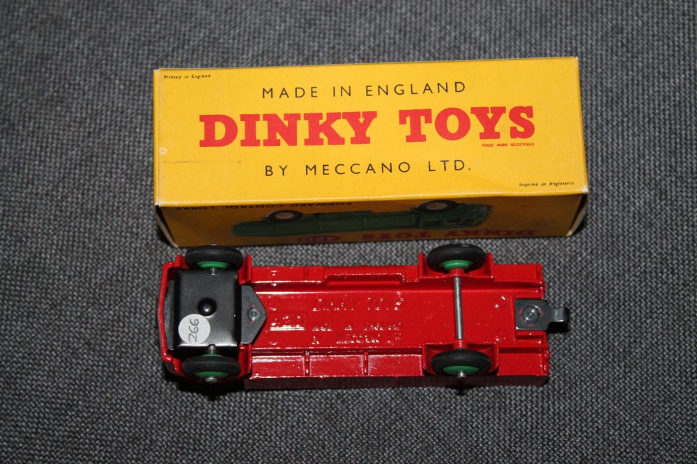 forward-control-lorry-red-dinky-toys-420-base