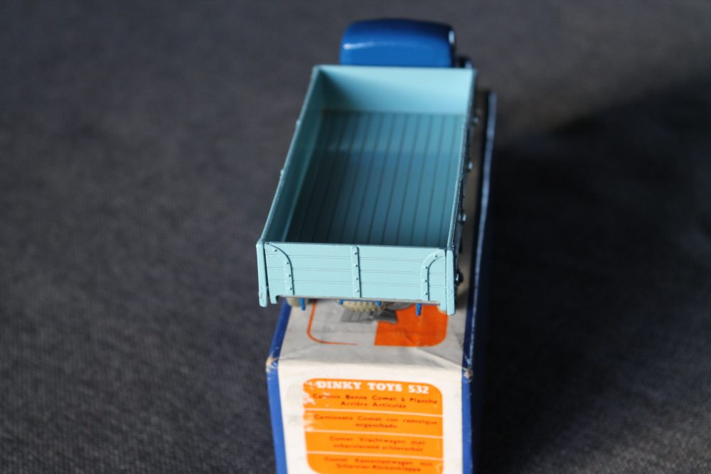 leyland-comet-lorry-blue-and-pale-blue-dinky-toys-532-back