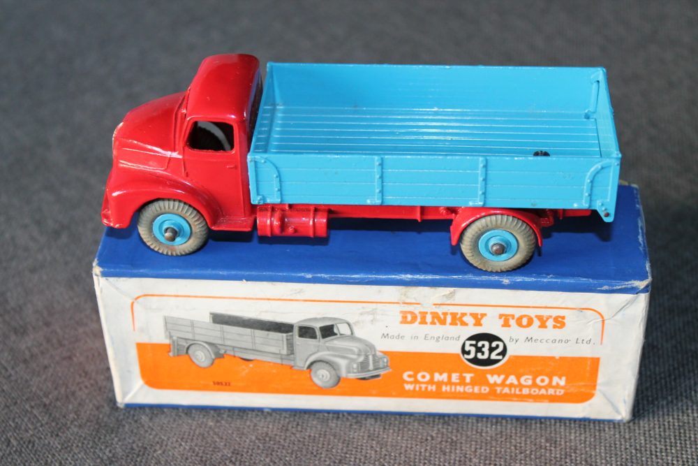 leyland-comet-wagon-red-and-mid-blue-rare-blue-st-wheels-dinky-toys-532