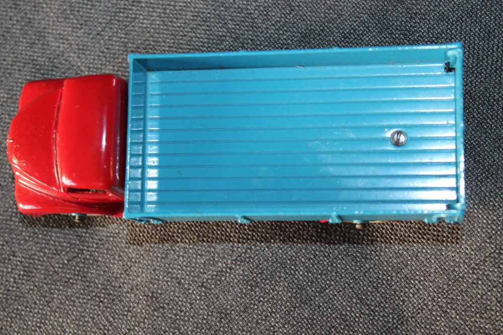 leyland-comet-wagon-red-and-mid-blue-rare-blue-st-wheels-dinky-toys-532-top