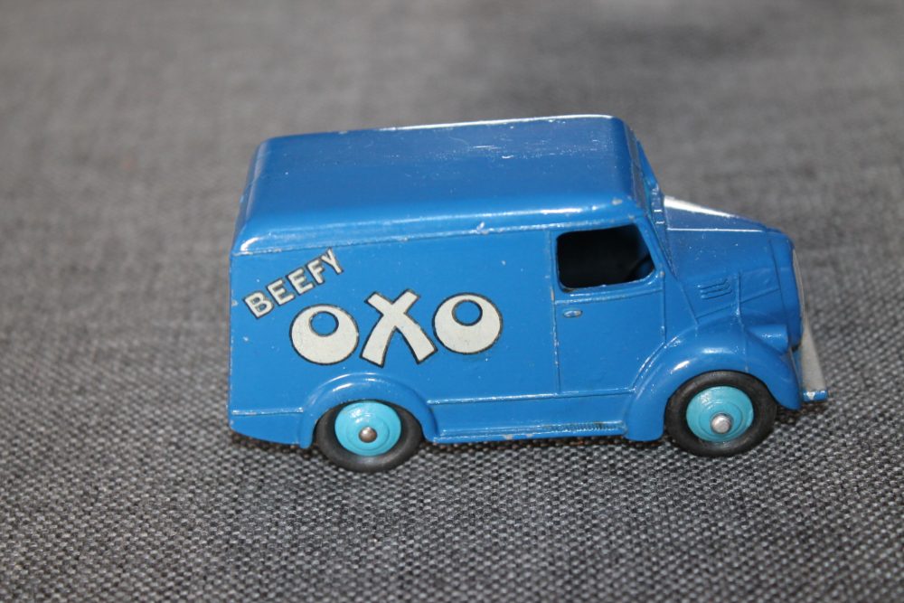 trojan-van-oxo-blue-dinky-toys-453-side