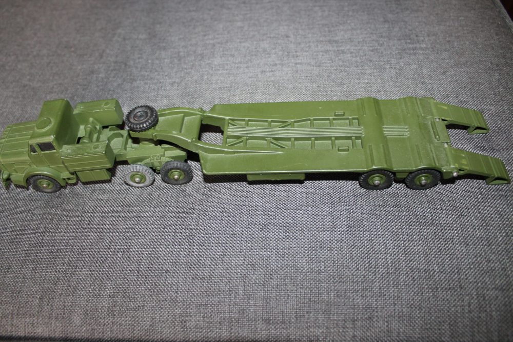 tank-transporter-with-windows-dinky-toys-660-left-side