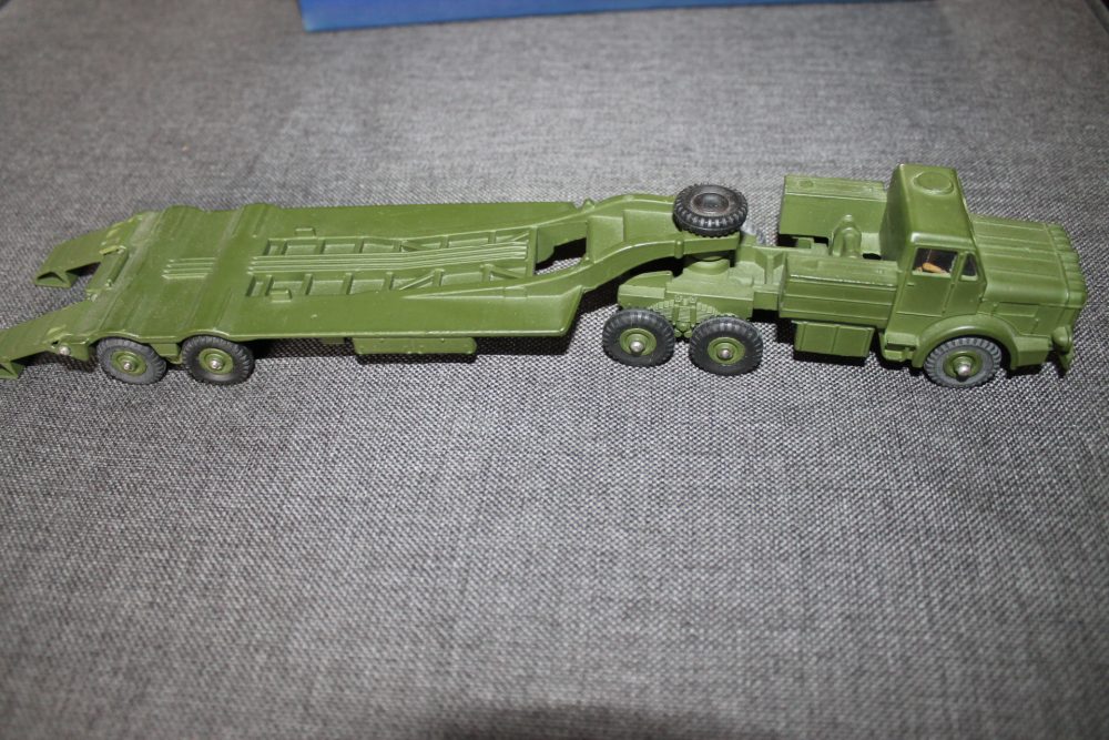 tank-transporter-with-windows-dinky-toys-660-right-side