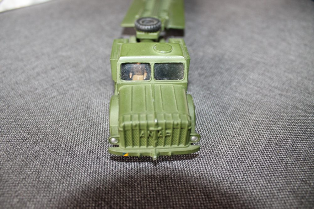 tank-transporter-with-windows-dinky-toys-660-front