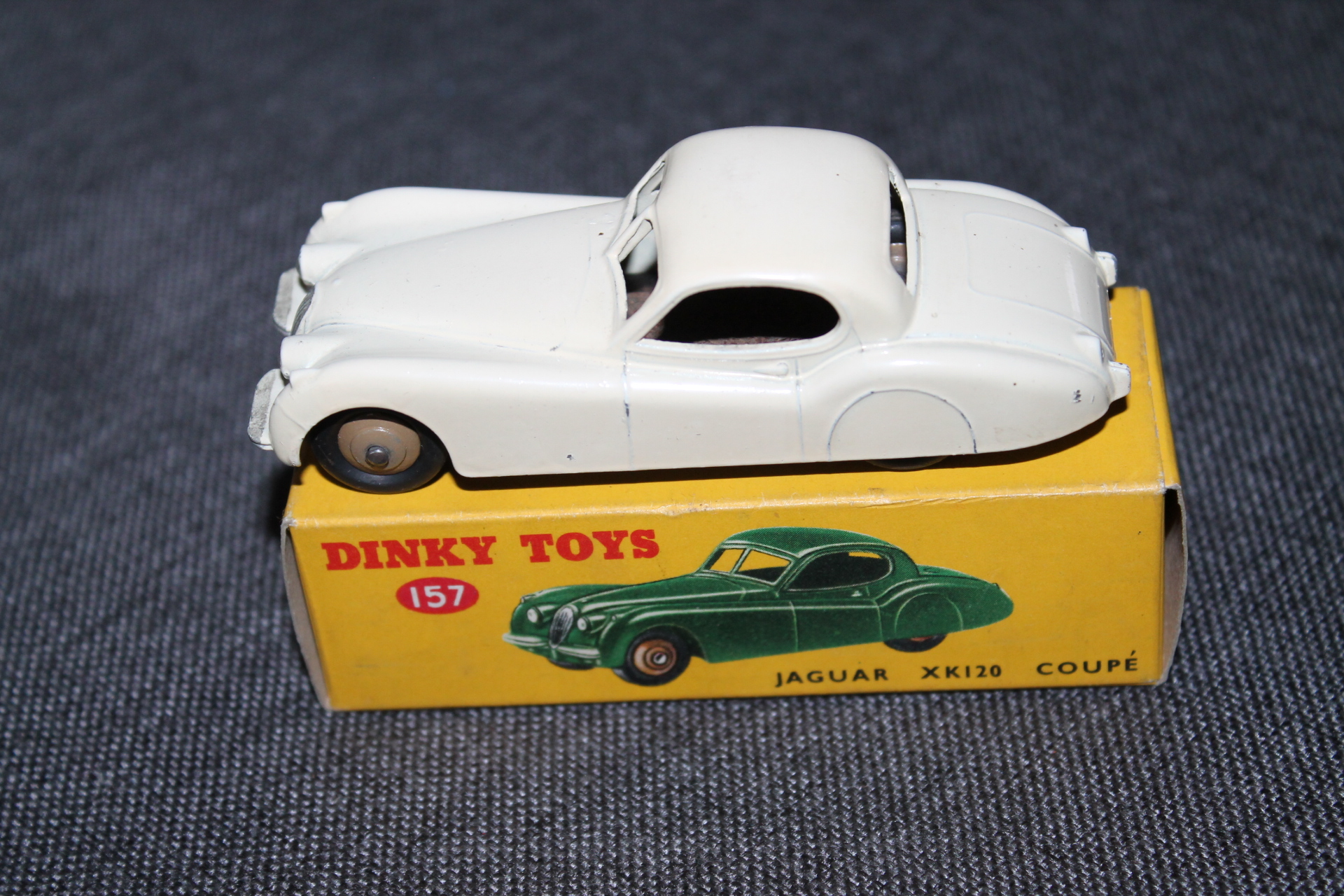 Modèle Réduit Jaguar XK120 Dinky 157 - Échelle 1/43, édition Limitée, Bleu Et Rouge
