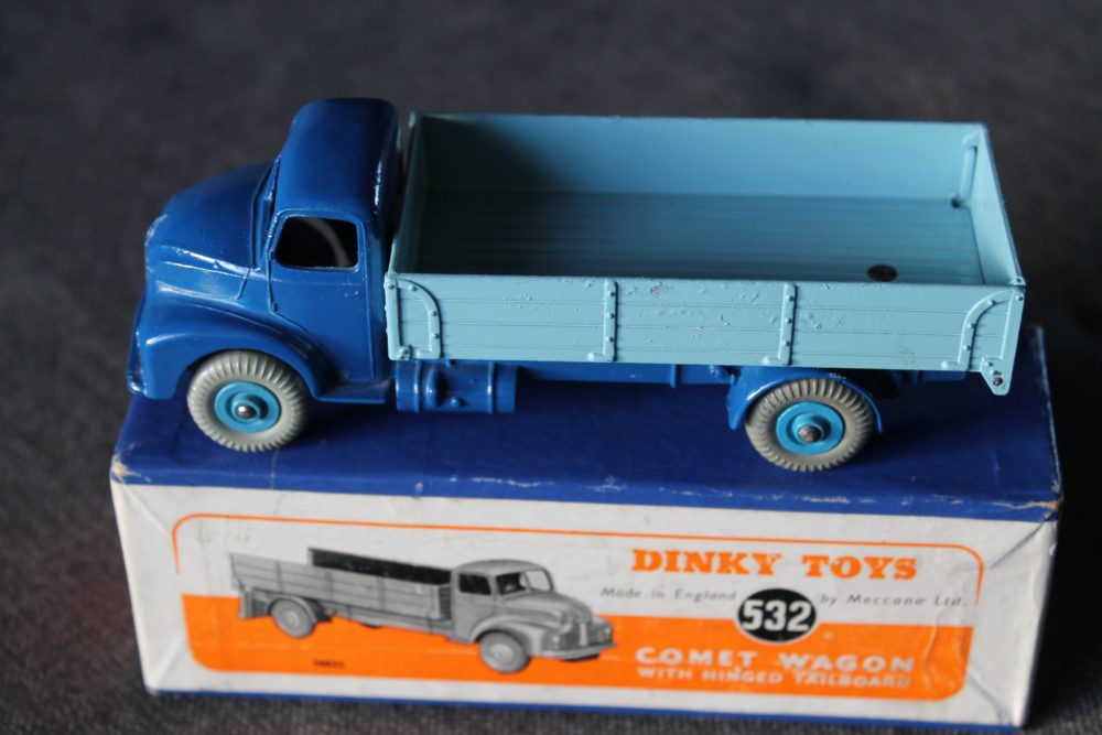 leyland-comet-lorry-blue-and-pale-blue-dinky-toys-532