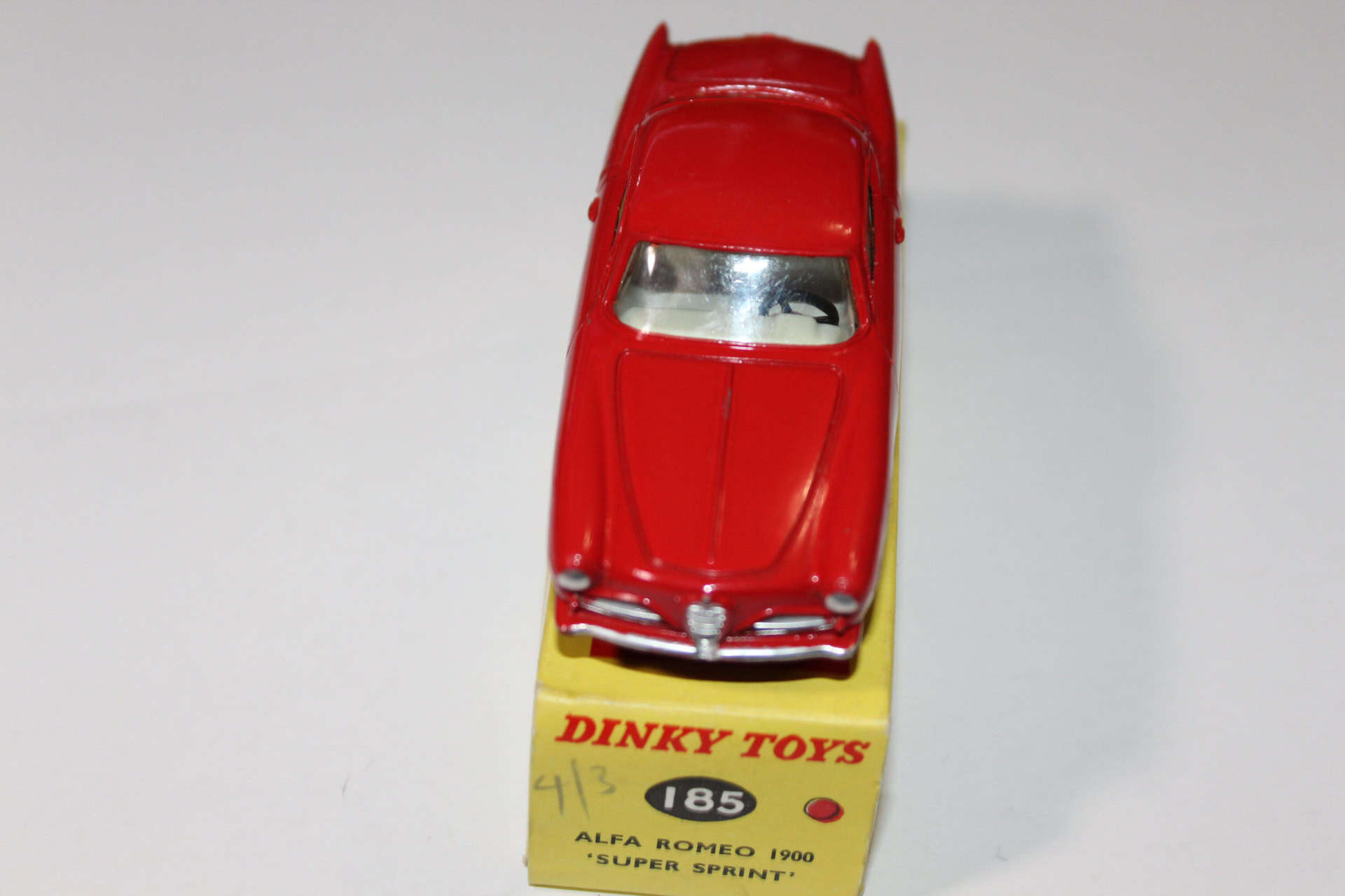 Vintage Dinky Toys 185 Alfa Romeo 1900 Super Sprint model car on original box, collectible diecast t.