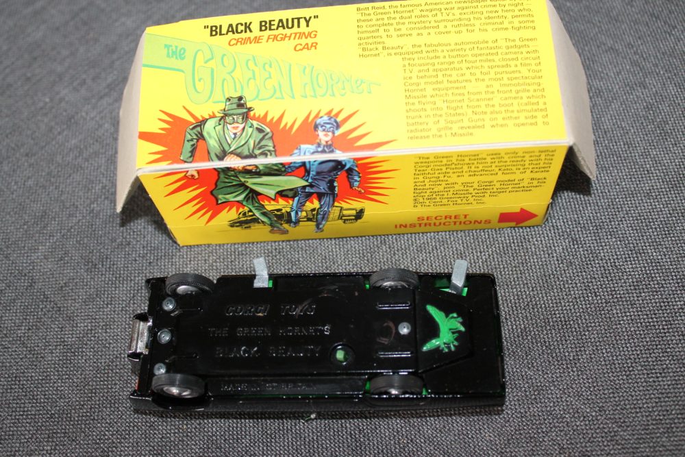 green-hornet-black-beauty-spun-wheels-corgi-toys-268-base