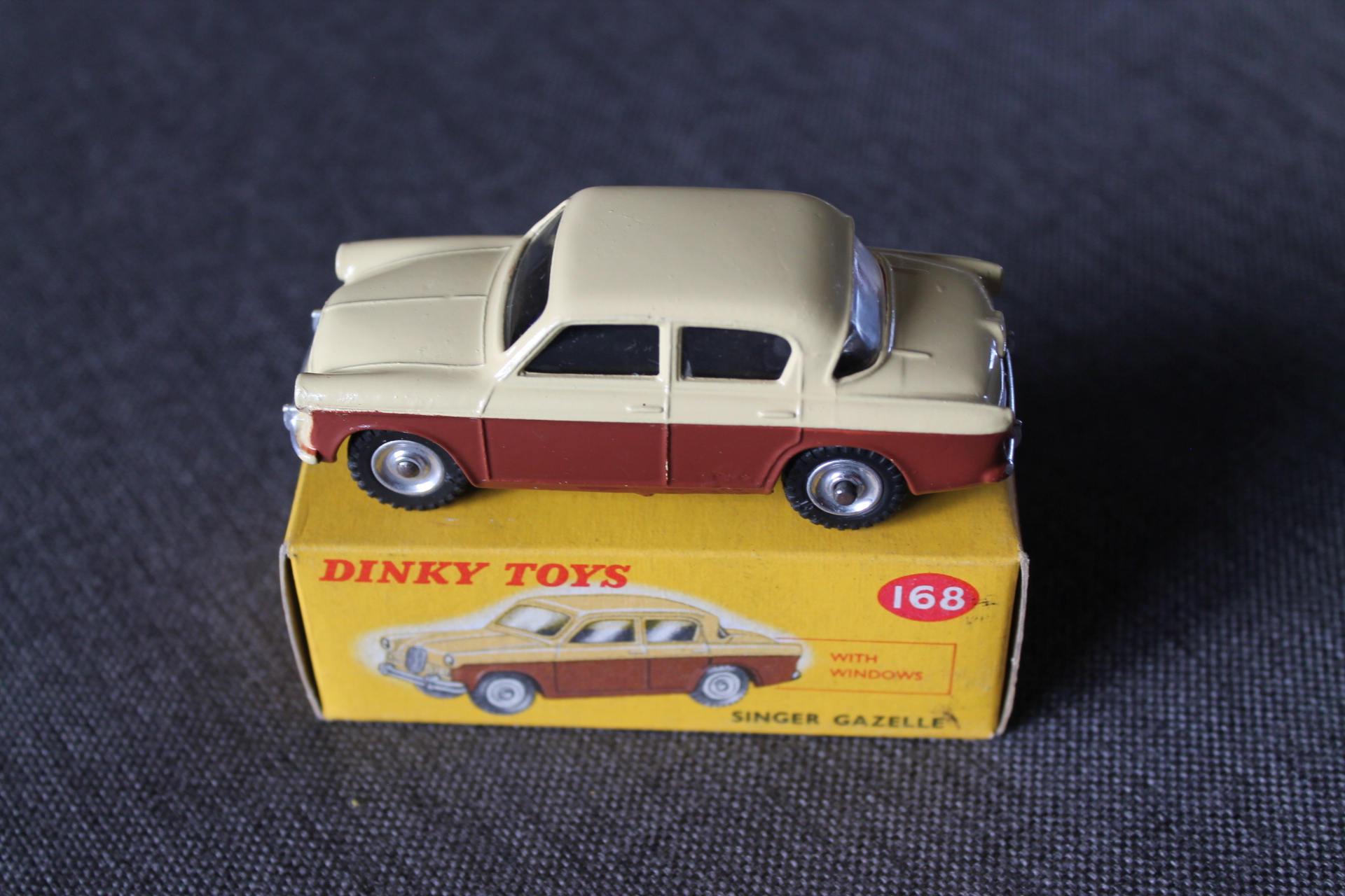 Dinky Toys 168 Singer Gazelle - Diecast