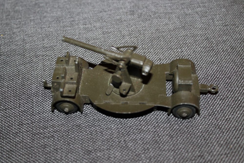 anti-aircraft-gun-on-trailer-dinky-toys-161b