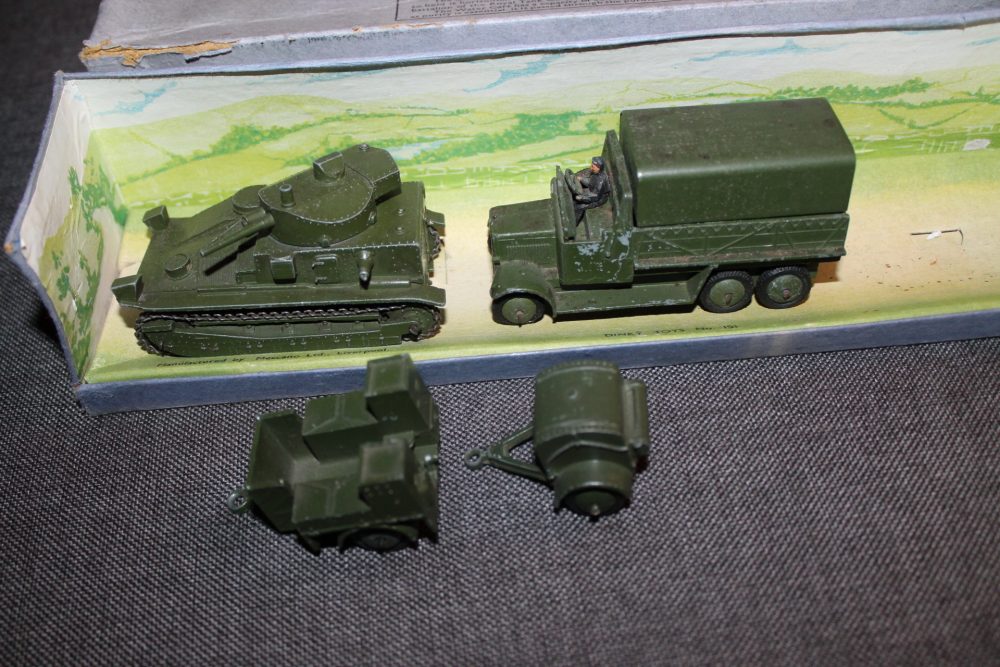 medium-tank-set-pre-war-dinky-toys-151-left-side
