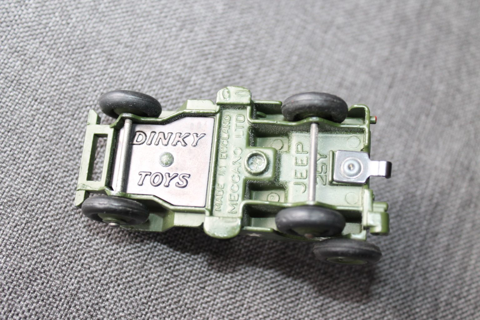 DINKY TOYS Jeep militaire sans crochet ni pilote siége creux véritable 80b