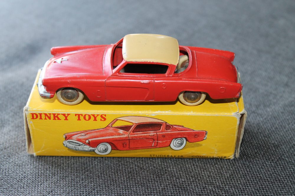 studebaker-commander-burnt-orange-and-tan-french-dinky-toys-24y