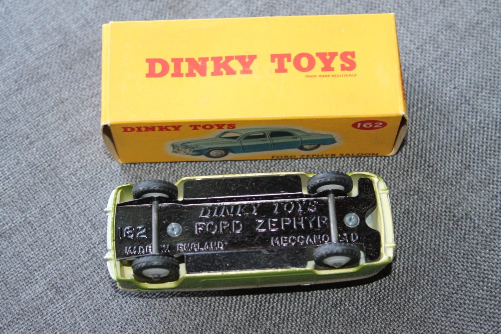 ford-zephyr-lime-green-and-cream-and-grey-wheels-dinky-toys-162