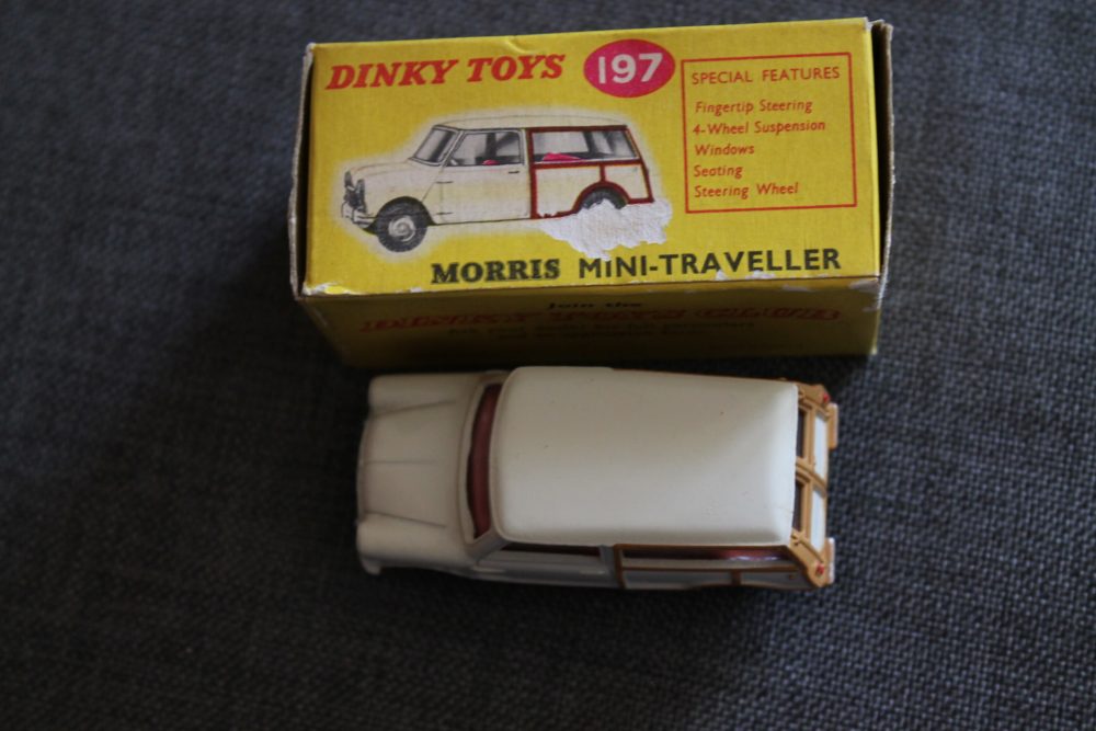 morris-traveler-cream-red-interior-dinky-toys-197-top