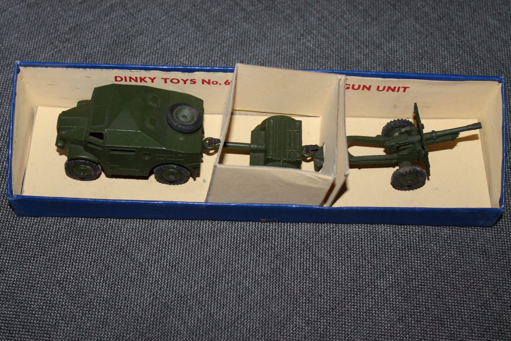 25-pounder-field-gun-set-dinky-toys-697-left-side