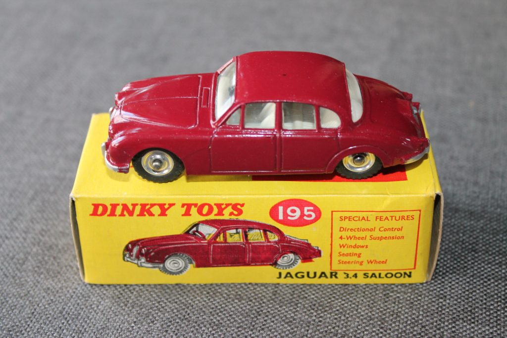 Dinky Toys 195 Jaguar3.4 Saloon Diecast