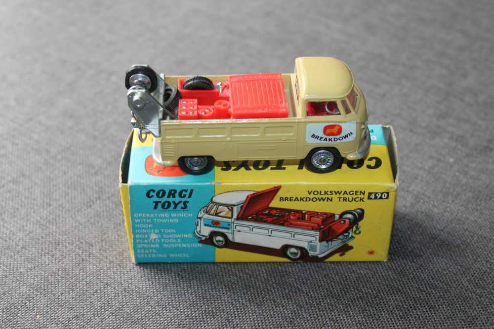 volkswagen breakdown truck-rare late issue corgi toys 490 side