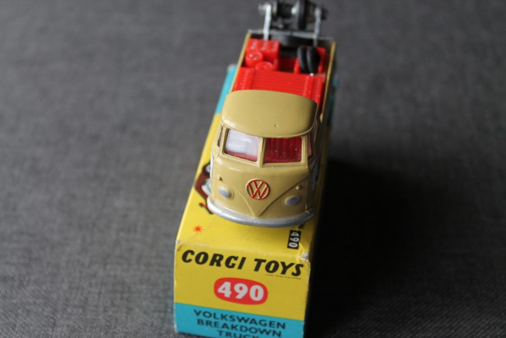 volkswagen breakdown truck-rare late issue corgi toys 490 front