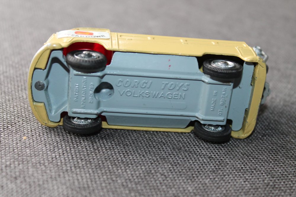 volkswagen breakdown truck-rare late issue corgi toys 490 base