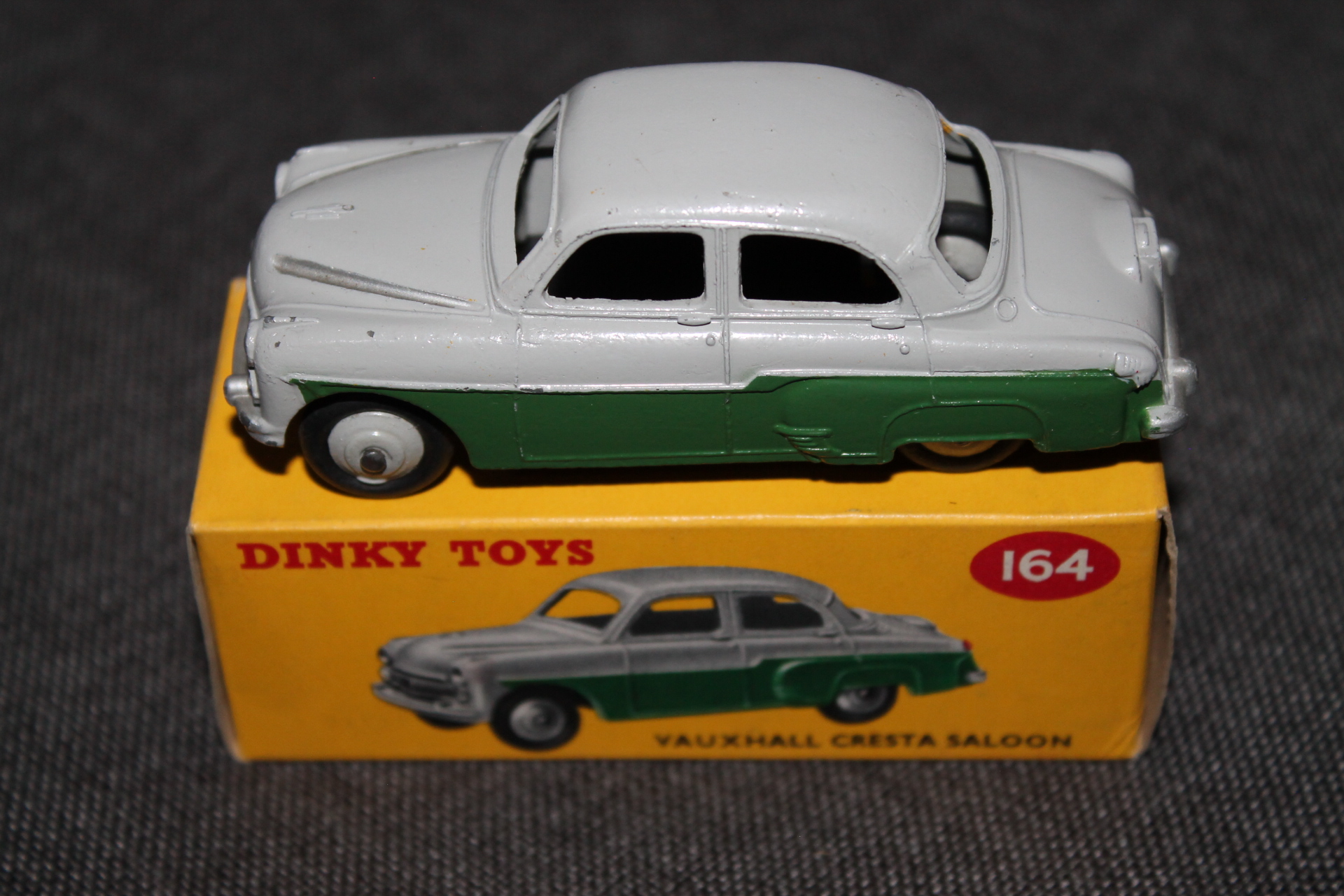Dinky Toys 164 Vauxhall Cresta Diecast dinky-toys-164-vauxhall-cresta-diecast
