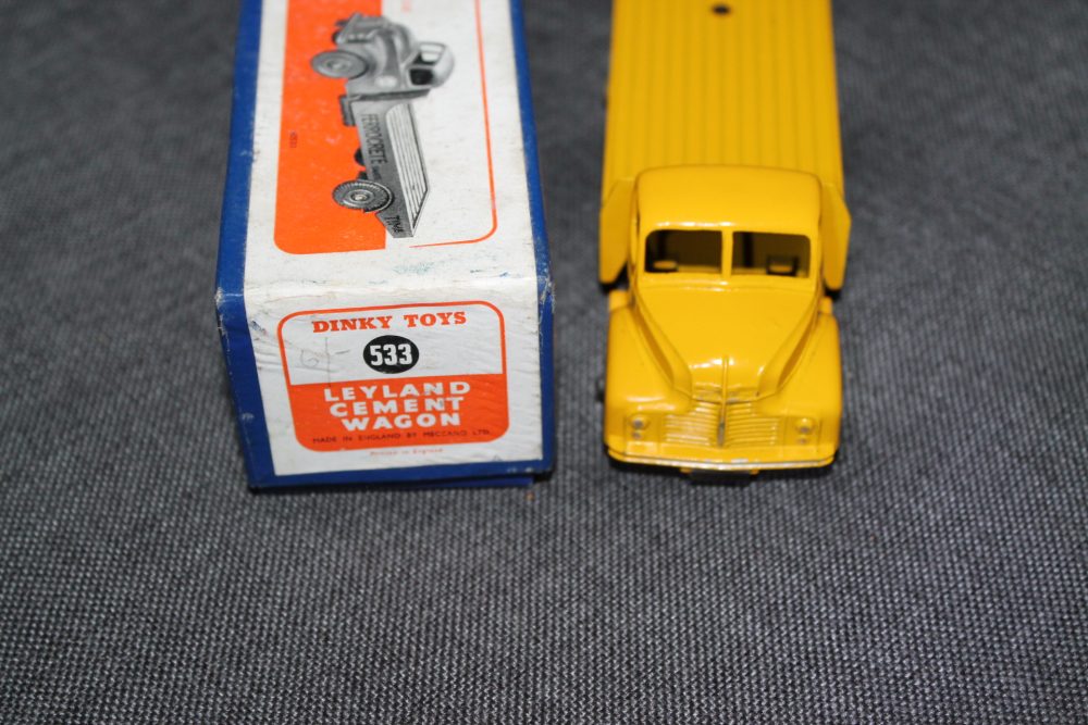 leyland cement lorry yellow dinky toys 533 front