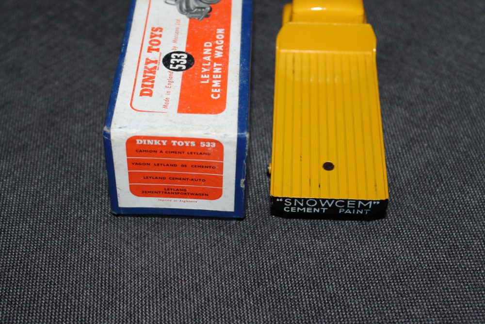 leyland cement lorry yellow dinky toys 533 back