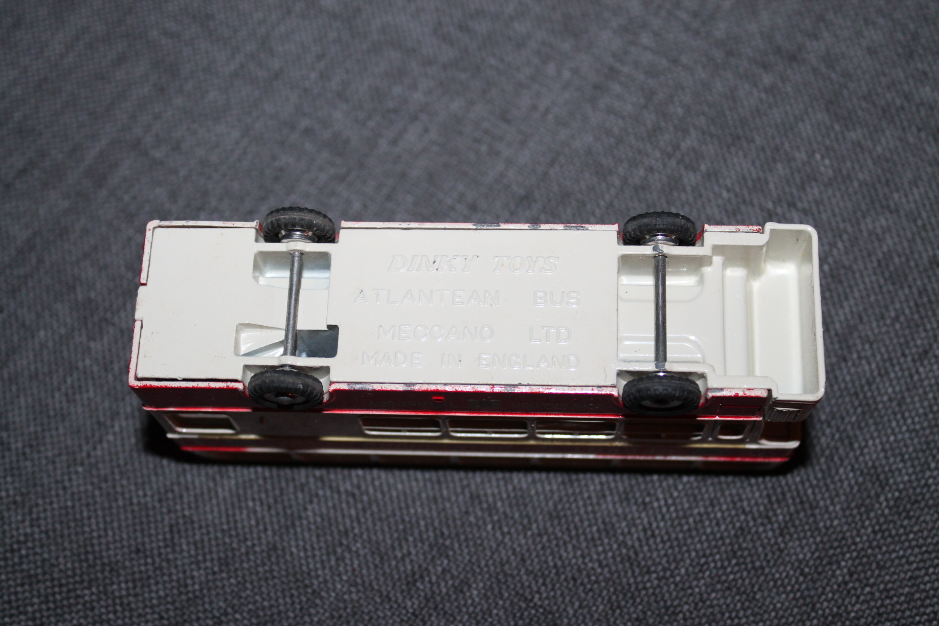 Dinky toys atlantean bus yellow page à vendre