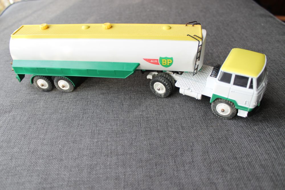 unic articulated petrol tanker bp french dinky toys 887 right side