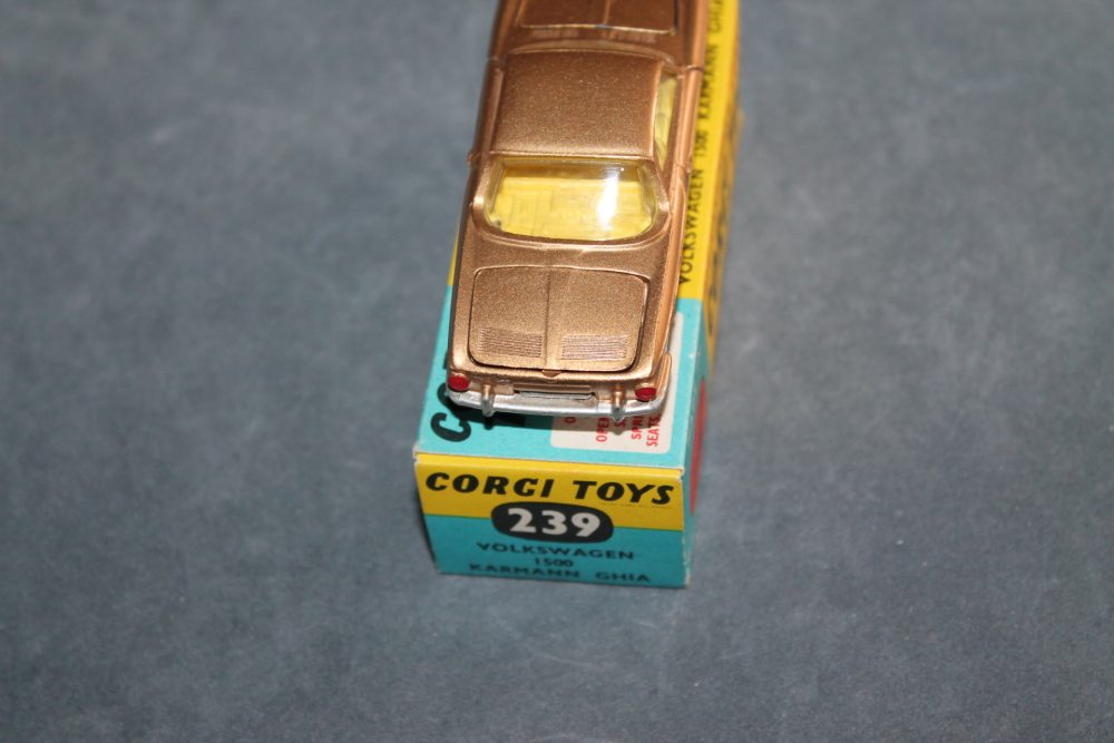 volkswagen 1500 kharmann ghia gold and yellow interior corgi toys 239 back
