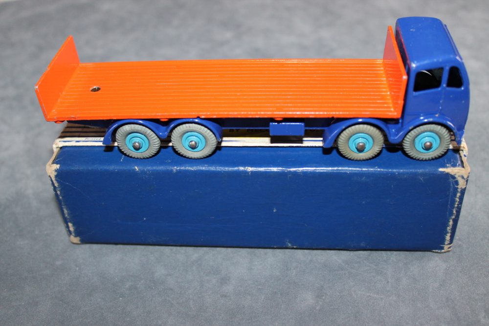 foden 2nd cab tailboard lorry dinky toys 903 side