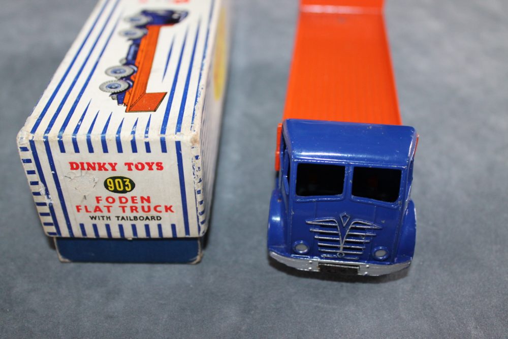 foden 2nd cab tailboard lorry dinky toys 903 front