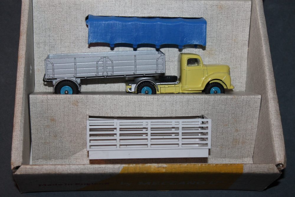commer articulated lorry and trailer dinky toys 424