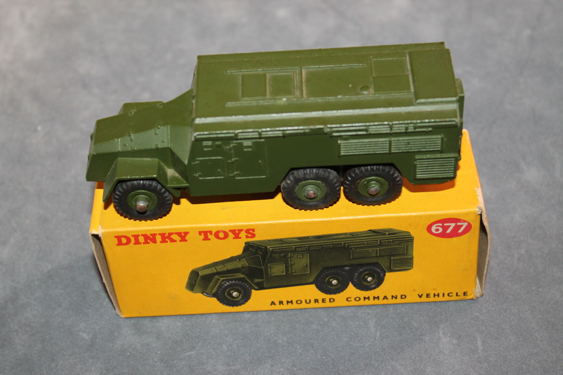 DINKY TOYS, camion de commandement, armoured command militaire 677 A