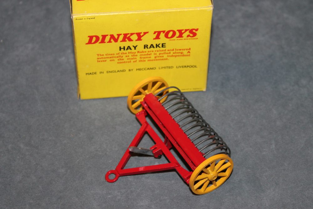 hay rake dinky toys 324 side