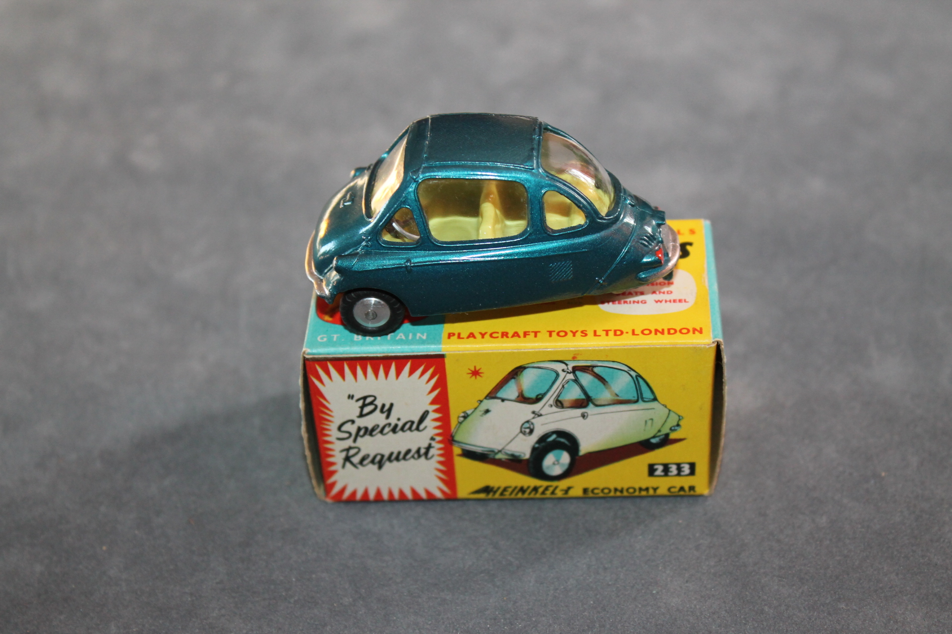 CORGI TOYS : Heinkel, economy car, réf. 233, couleur rouge, dans sa boîte d'origine