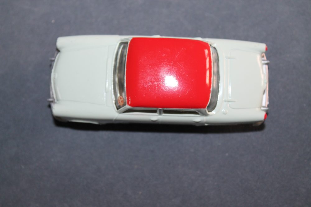 standard vanguard eggshell blue and red roof only corgi toys 207 top