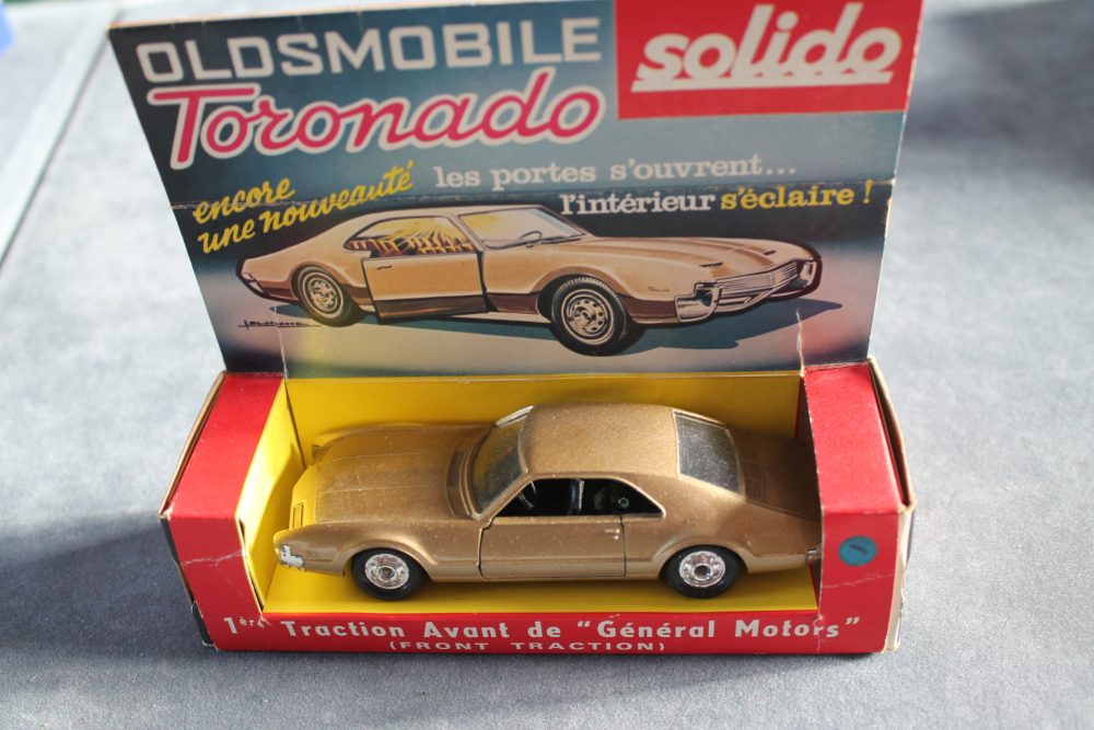 oldsmobile toranado gold solido toys 150