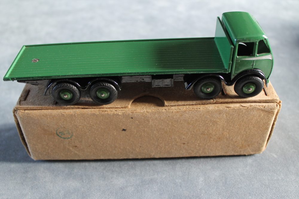 foden 1st cab flatbed lorry dark green dinky toys 502 side