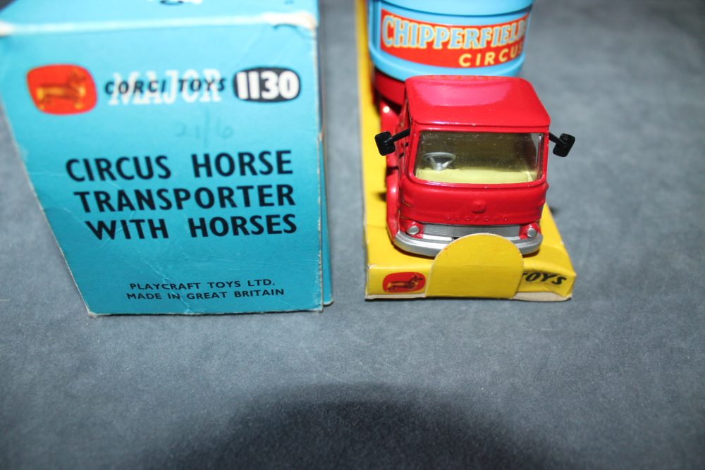 chipperfields horse transporter corgi toys 1130 front