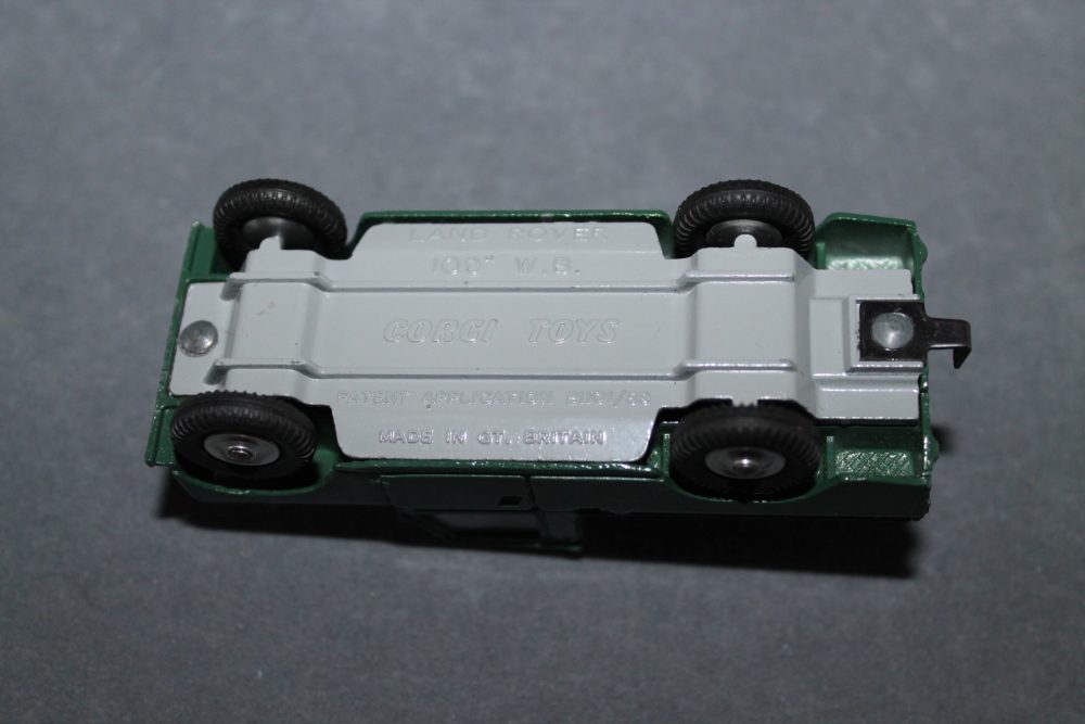 land-rover-rare-colour-corgi-toys-438-base