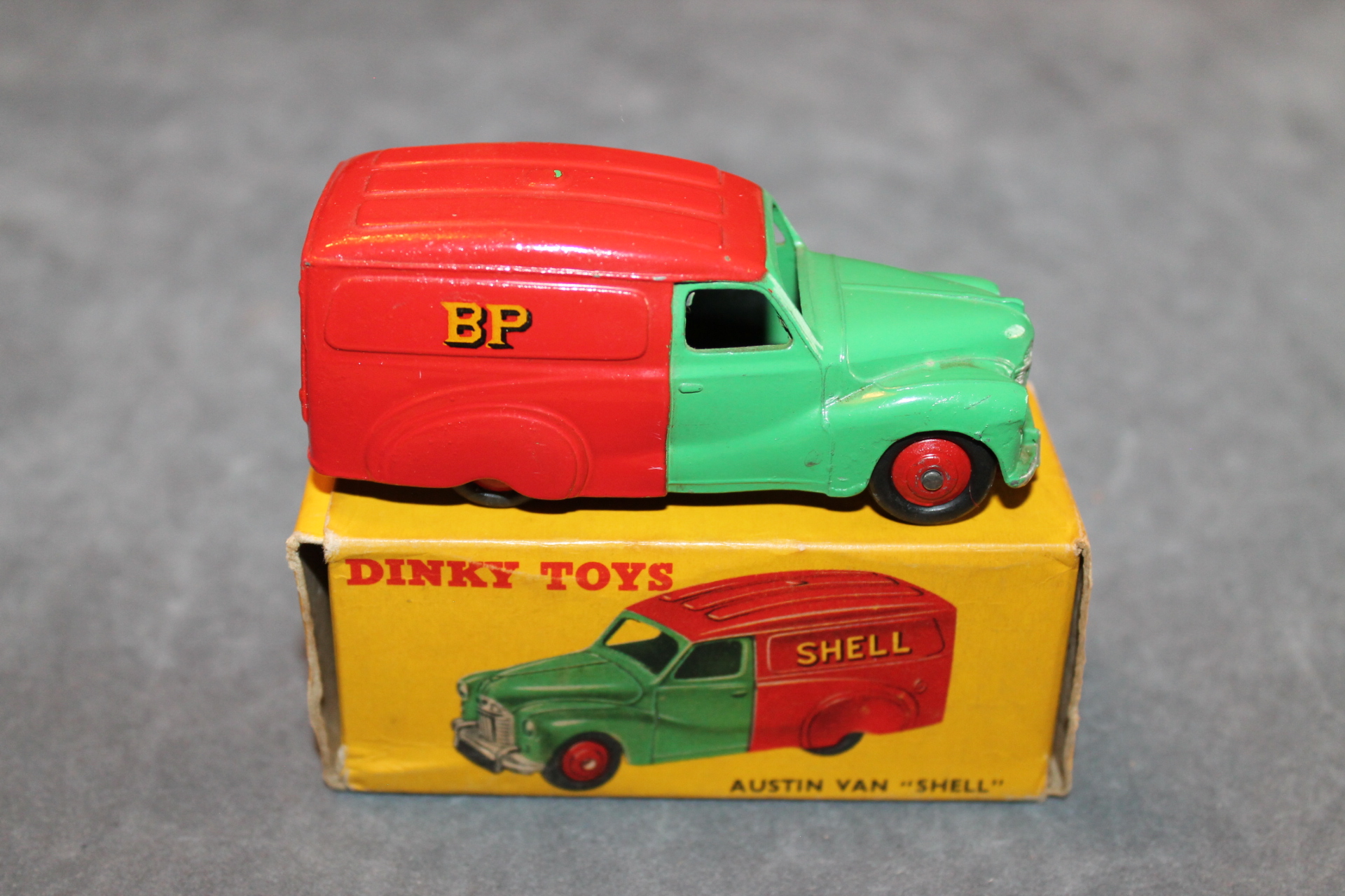 Dinky Toys 470 Austin Shell Van Diecast 4759