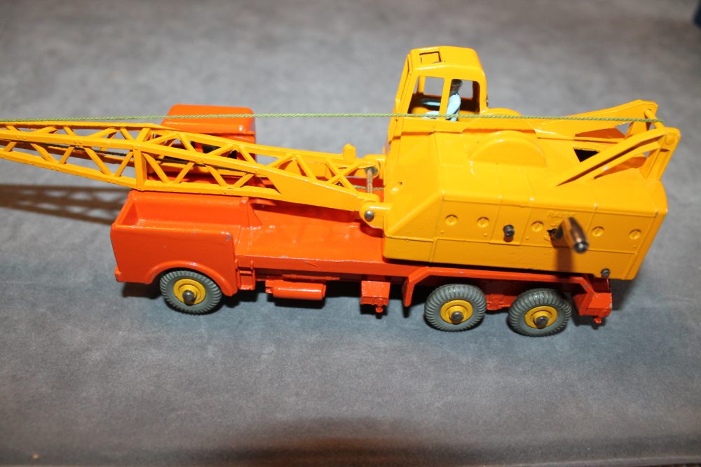 20 ton coles mounted crane lorry dinky toys 972 left side