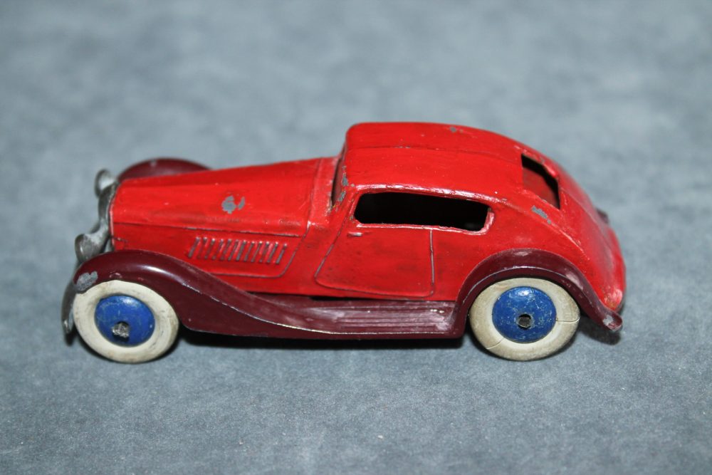 pre war super streamlined saloon red and maroon dinky toys 24e
